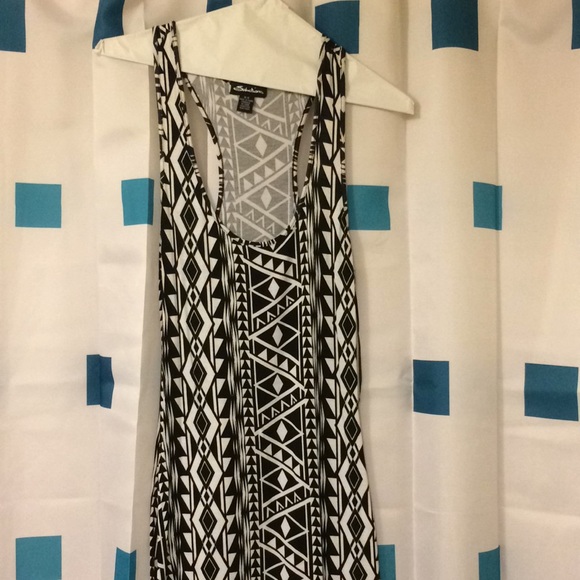Black & White Patterned Midi Dress - Picture 2 of 4